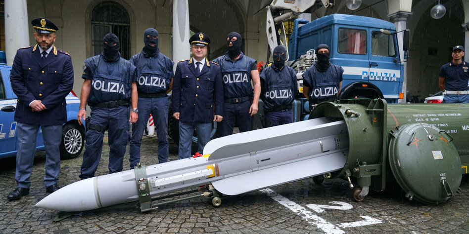 Razzia bei italienischen Neonazis: Rakete für ukrainische Separatisten