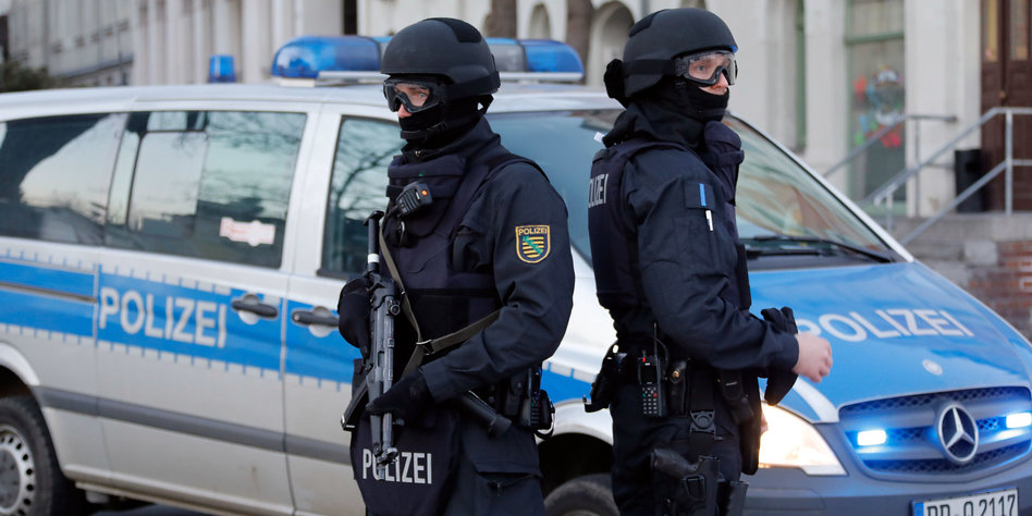 Sachsens geplantes Polizeigesetz geleakt: Granaten, Maschinengewehre, Taser