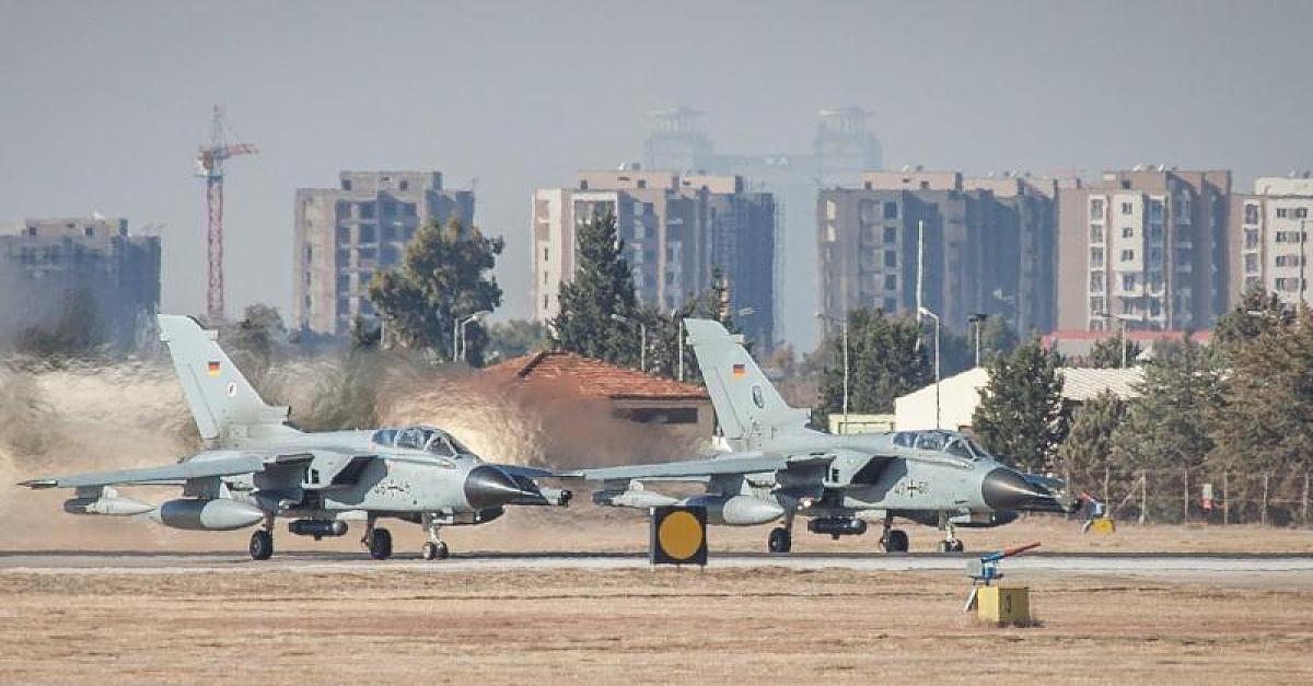 Von der Leyen lässt Tornado-Kampfeinsatz in Syrien prüfen