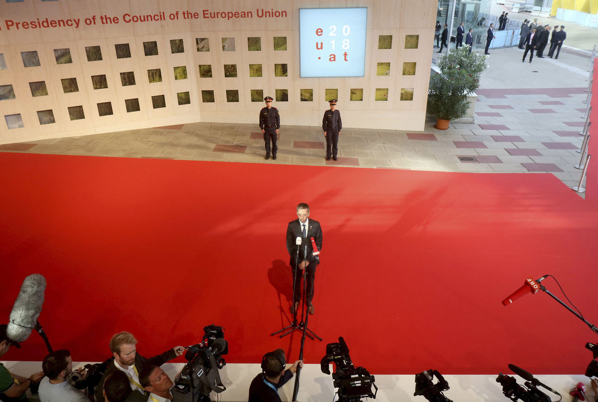 Österreich will Informationssperre für »kritische Medien« (neues deutschland)