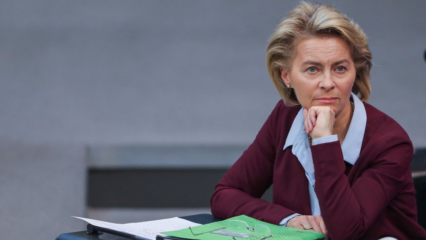 Affäre um externe Berater: Strafanzeige gegen Ursula von der Leyen - SPIEGEL ONLINE - Politik