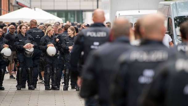 „NSU 2.0“ in Frankfurt: Die Polizei – dein Feind und Henker?