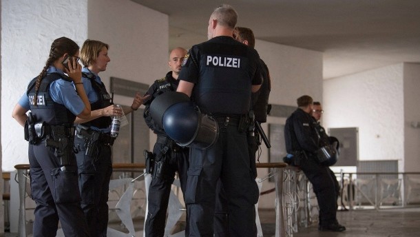 Skandal um „NSU 2.0“: Weitere Verdachtsfälle rechtsextremer Netzwerke in Frankfurter Polizei