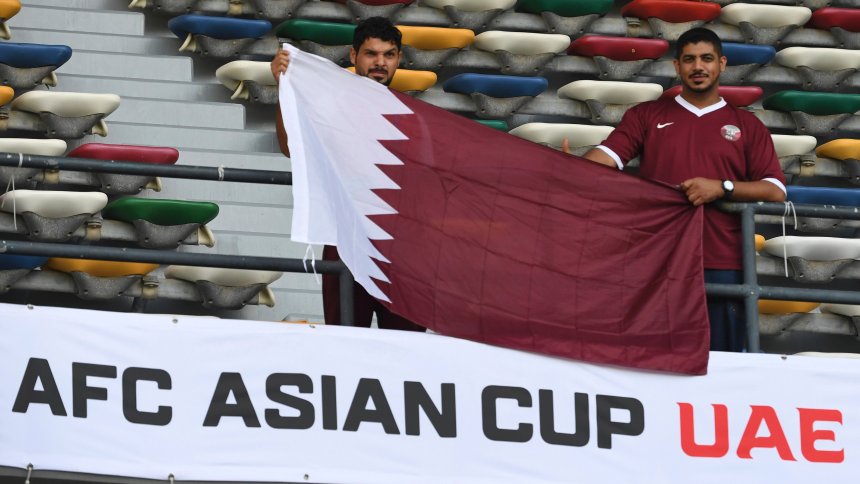 Vereinigte Arabische Emirate: Brite trägt Katar-Trikot und landet im Gefängnis - SPIEGEL ONLINE - Sport