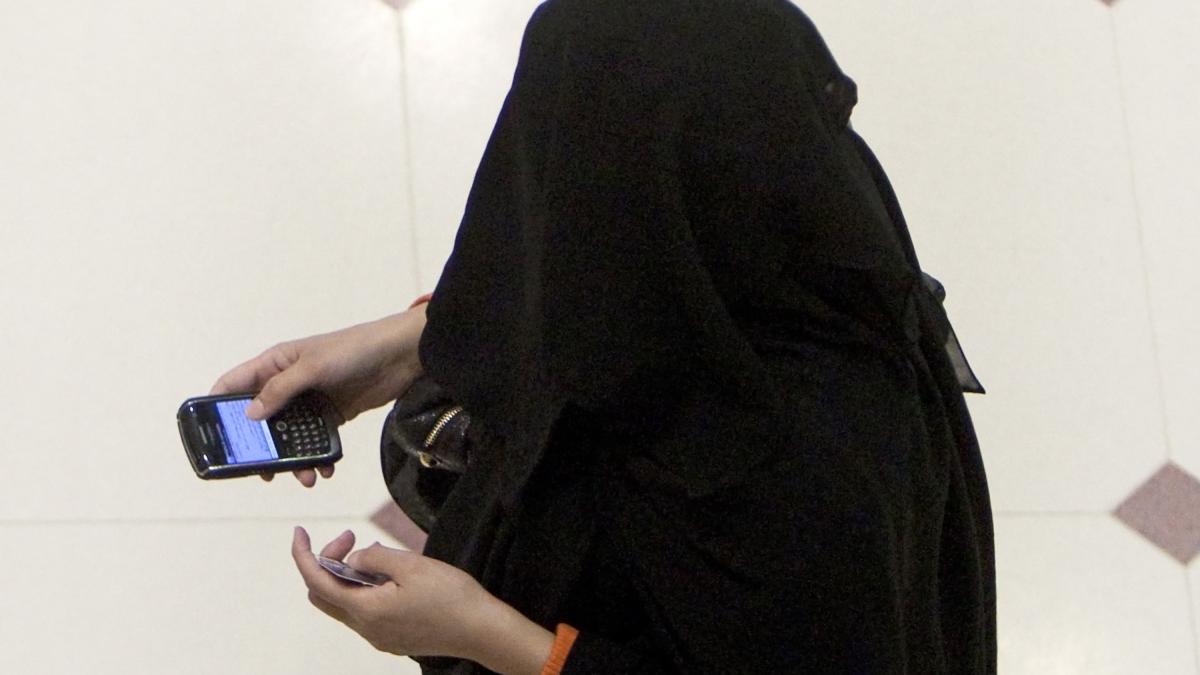 Asyl in Deutschland: Saudische Frauen fliehen mit Überwachungs-App - WELT