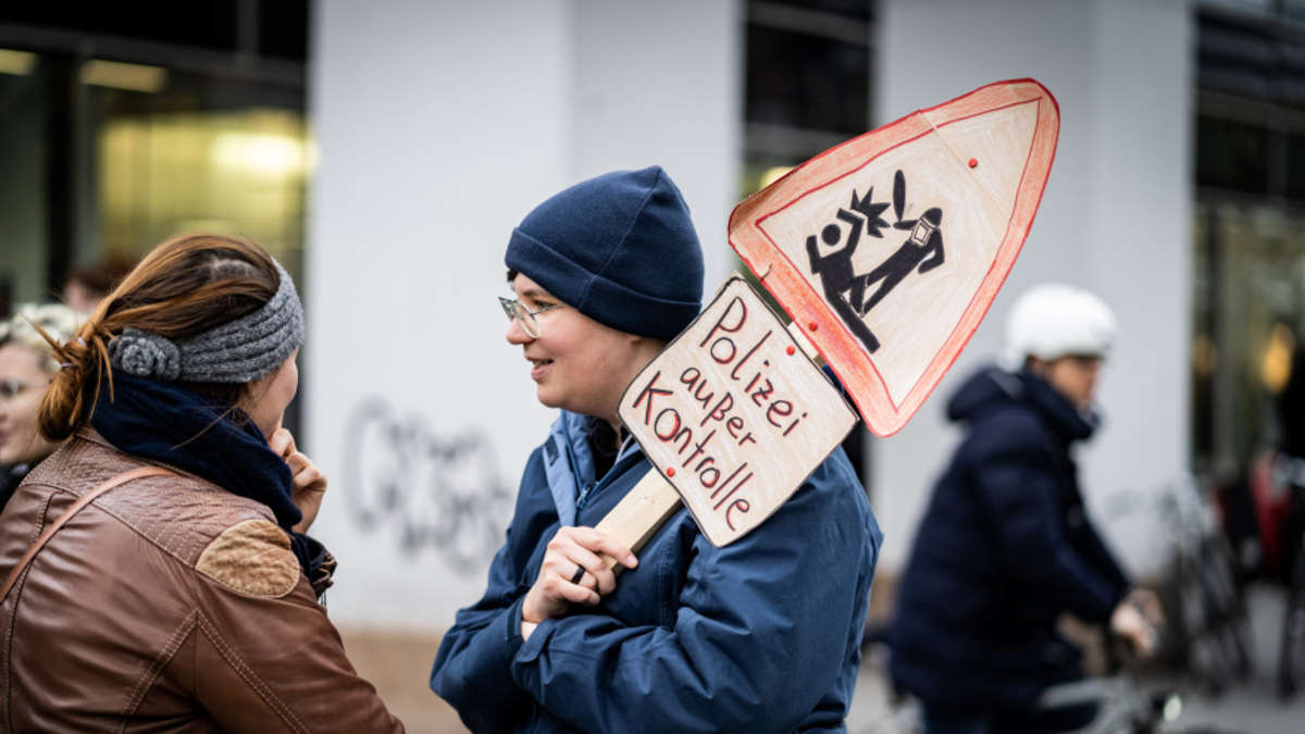 Protest in Frankfurt gegen Polizei-Gewalt