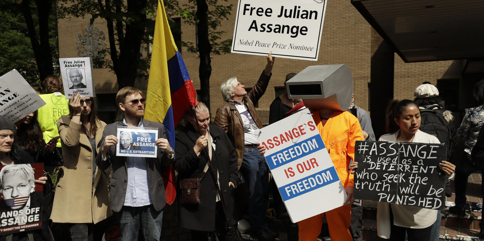 Prozess um Wikileaks–Gründer: Knapp ein Jahr Haft für Assange