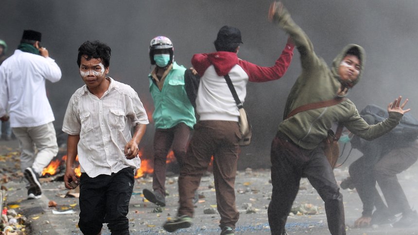 Nach Protesten: Indonesien sperrt soziale Netzwerke