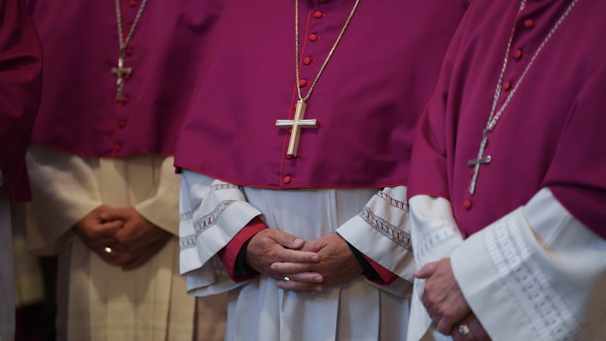 Katholische Kirche: Missbrauchsopfer fordern Milliardenentschädigung