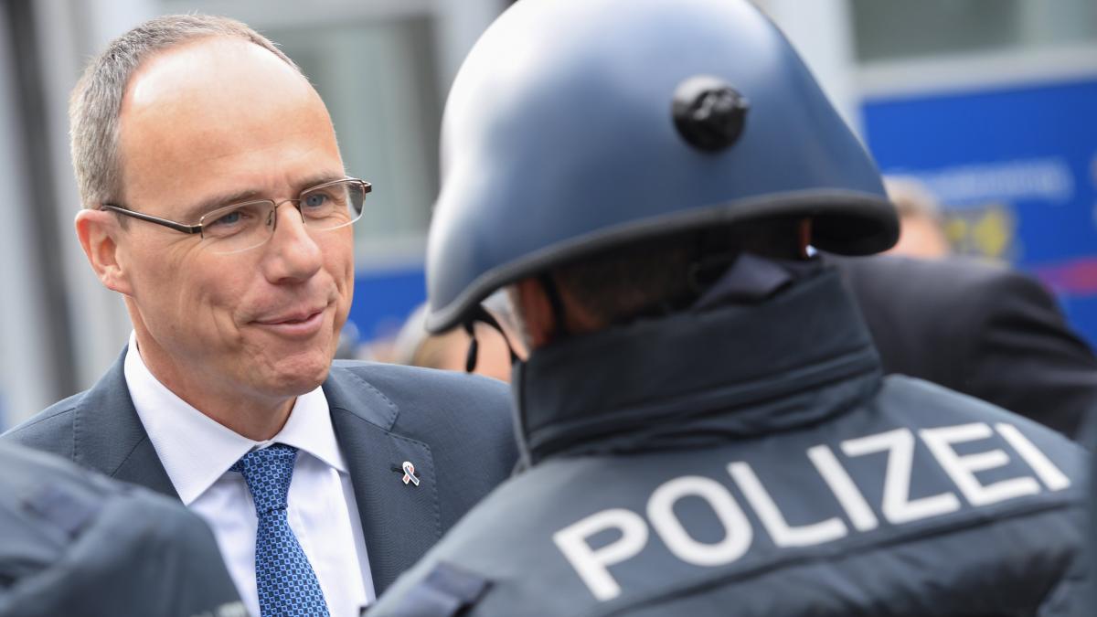 „NSU 2.0“: Die rechten Umtriebe hessischer Polizisten - WELT