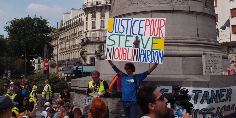 Demos gegen französische Polizeigewalt: Barrikaden und Wasserwerfer