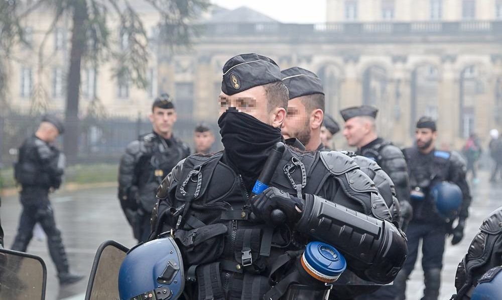Frankreich: Brutale Polizeigewalt bringt Regierung in Bedrängnis