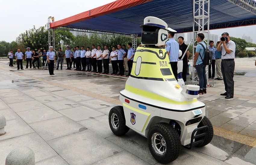 Chinesische Roboter mit Gesichtserkennung