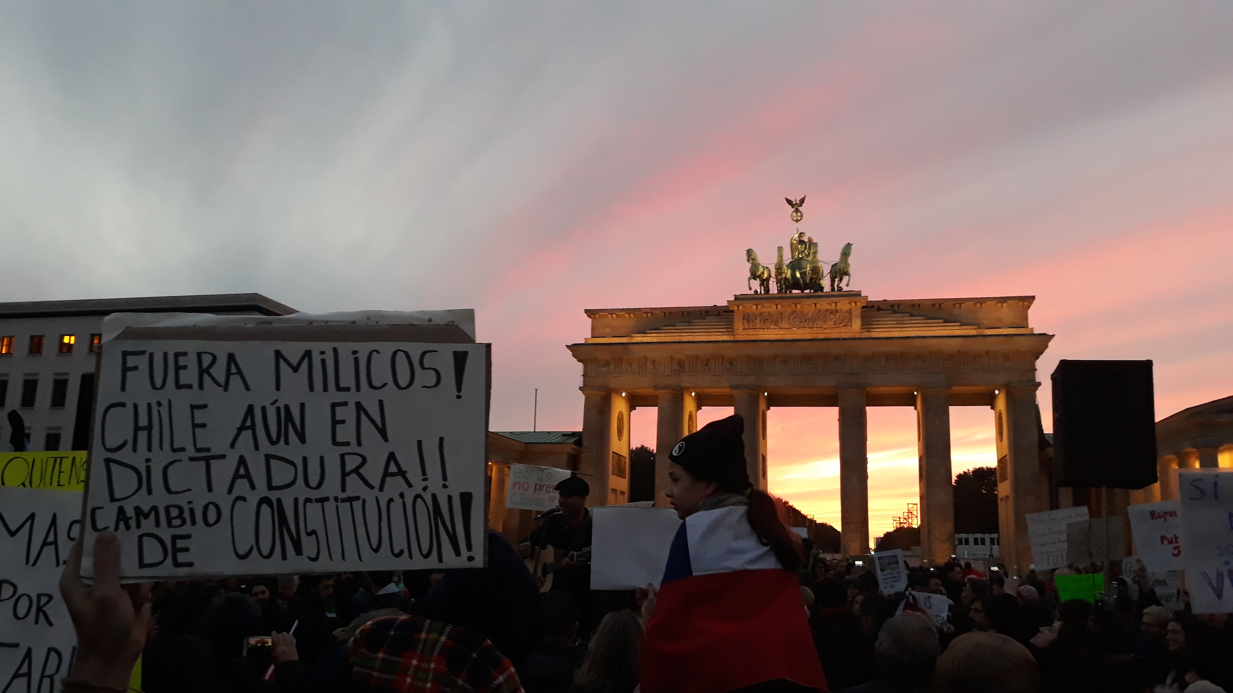 Wachsende Solidarität: Über 1.000 Menschen in Berlin auf Kundgebung für Chile