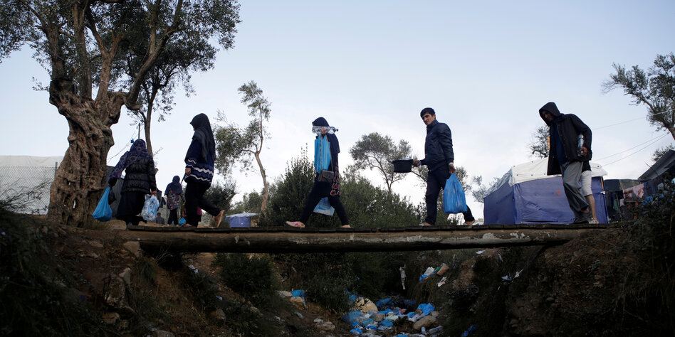 Griechenland plant geschlossene Lager: Migranten hinter Gittern