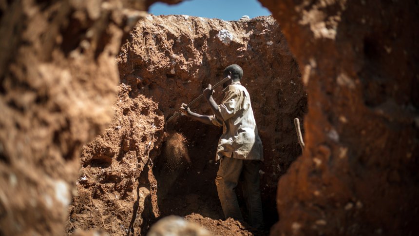 Kobaltabbau in der DR Kongo: Minenarbeiter-Familien klagen gegen Tech-Konzerne