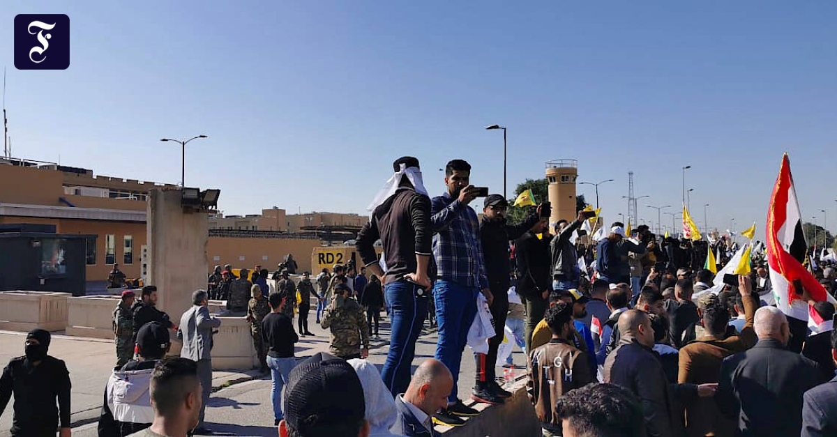 Bagdad: Hunderte Demonstranten attackieren amerikanische Botschaft