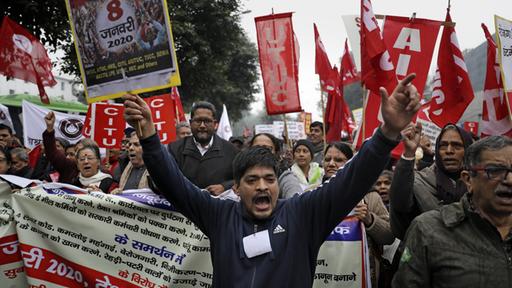 Proteste in Indien: Millionen Arbeiter gegen Privatisierungen
