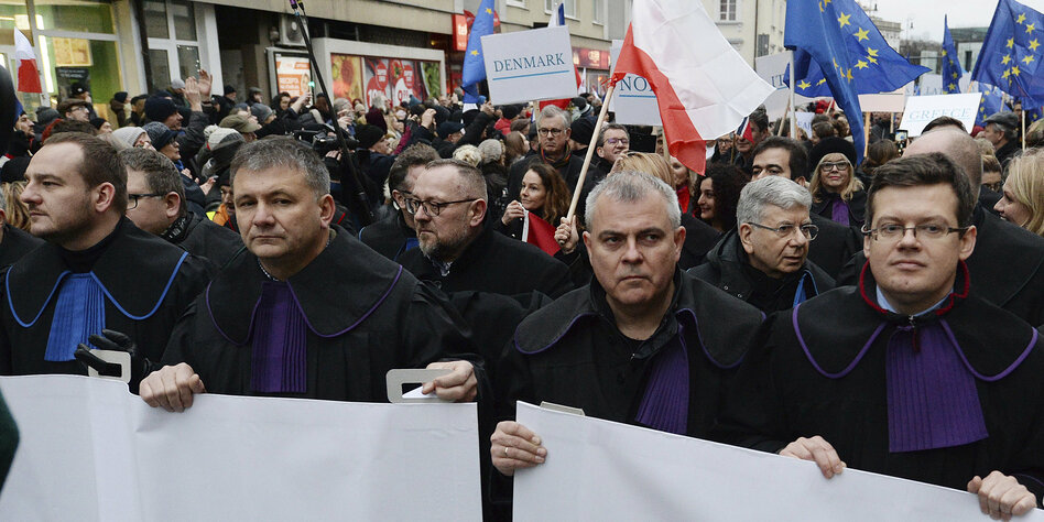 Angriffe auf unabhängige Justiz in Polen: Demo gegen „Maulkorbgesetz“