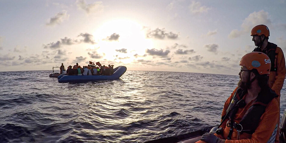 Flucht übers Mittelmeer: Ertrunken, erschossen, interniert