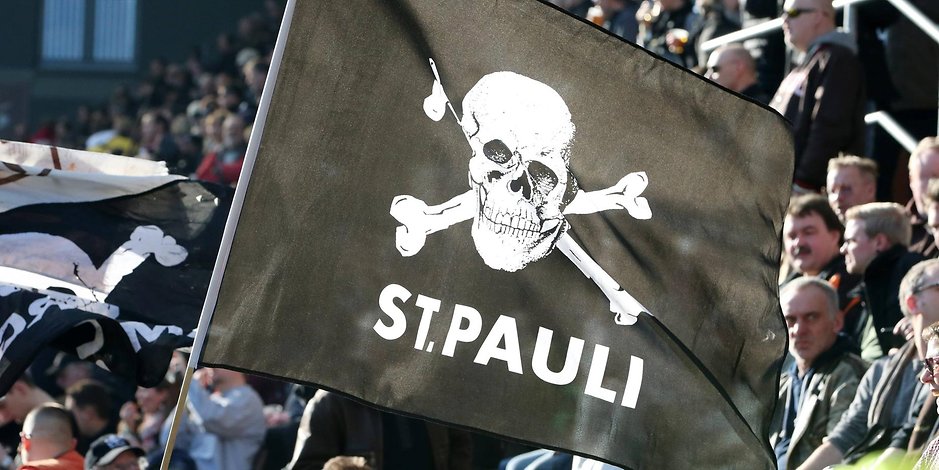 Einstufung als „linksextrem“ : Logo des FC St. Pauli auf britischer Anti-Terror-Liste