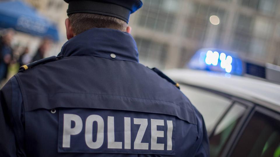 Staatsanwaltschaft lässt Wohnungen von Frankfurter Polizisten durchsuchen