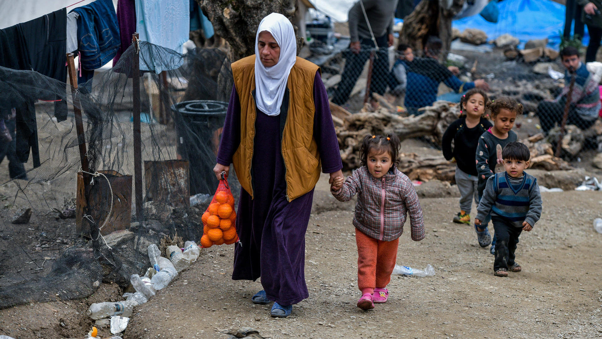 Essens- und Wasserversorgung für Flüchtlinge auf Lesbos reduziert