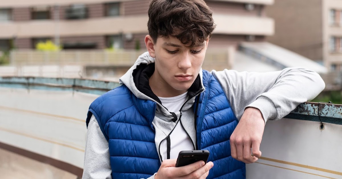 “Hab’s schon durchgezockt”: Jugendlicher schmeißt Corona-App wieder vom Handy