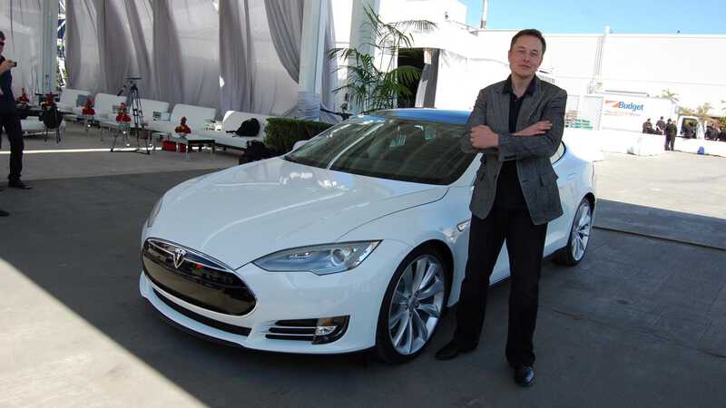 Elon Musk mit einem Tesla-Auto. Foto: Maurizio Pesce. Lizenz: CC BY 2.0