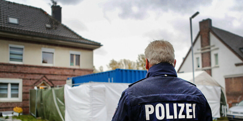 Missbrauchskomplex Bergisch Gladbach: Polizei durchsucht Wohnungen