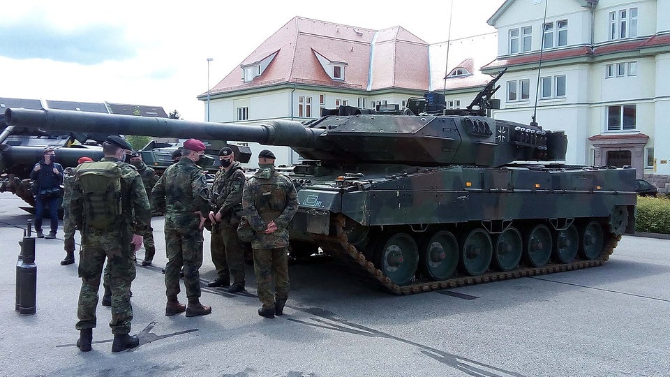 Truppenübung mit Panzern: Hunderte Soldaten am Freitag in der Altmark unterwegs | MDR.DE