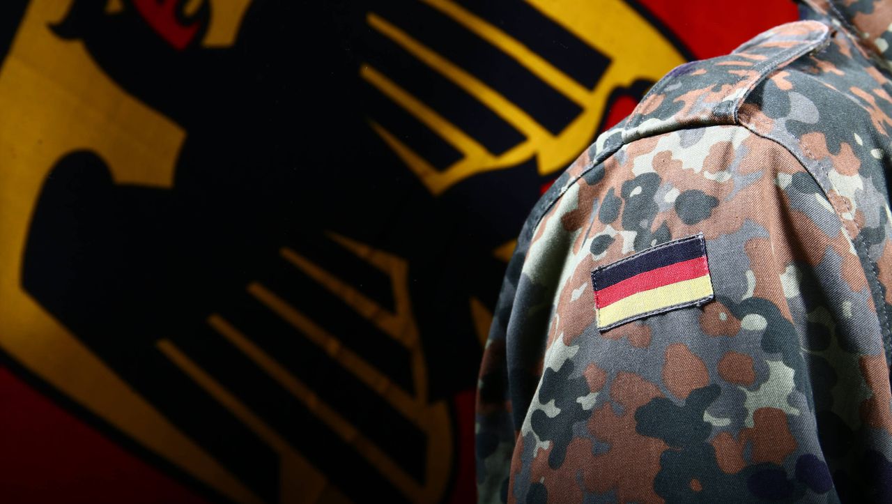 Bundeswehr: Rechtsextreme Chatgruppe von Soldaten aufgeflogen - DER SPIEGEL - Politik