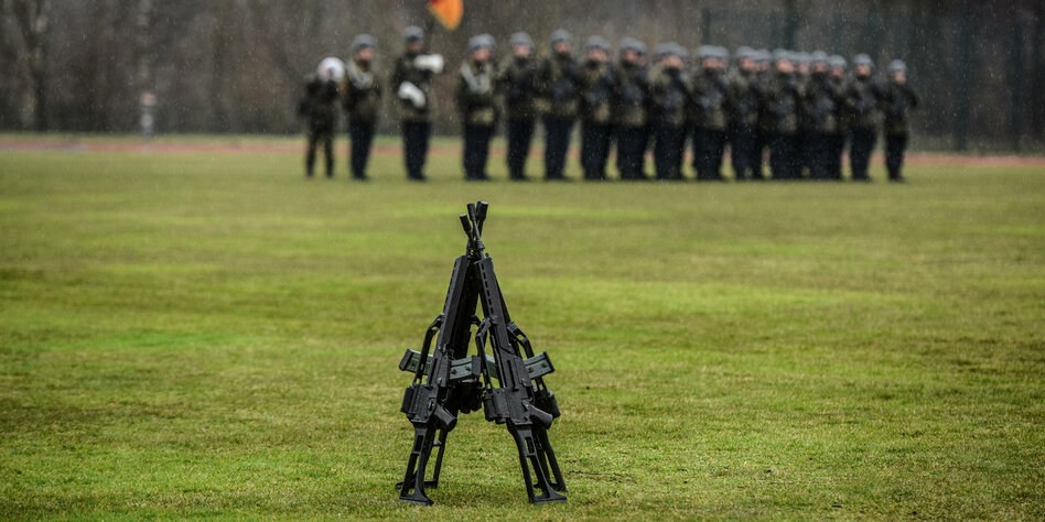 Neue Studie zu Rüstungsausgaben: Mehr Militär, weniger Diplomatie