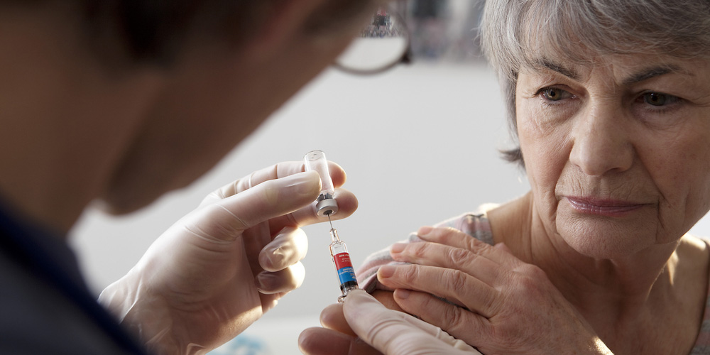 RKI räumt ein: Geringe Evidenz für eine Wirksamkeit der Impfung bei alten Menschen