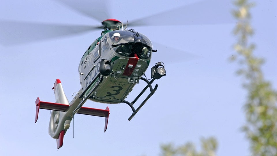 Ostern: Polizei kontrolliert Corona-Einschränkungen auch mit Hubschraubern | MDR.DE