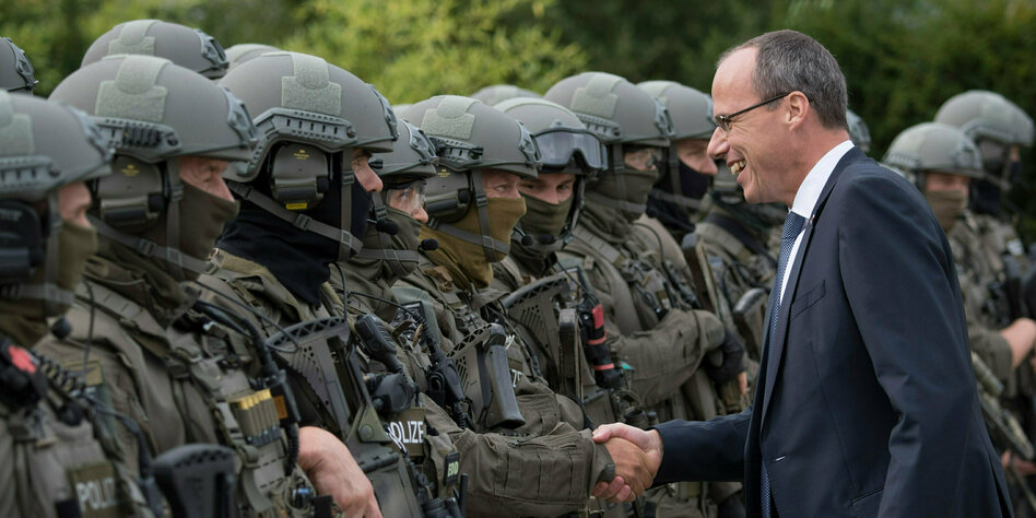 Rechte Chats bei Polizei Frankfurt: „Neue Dimension“ im SEK-Skandal