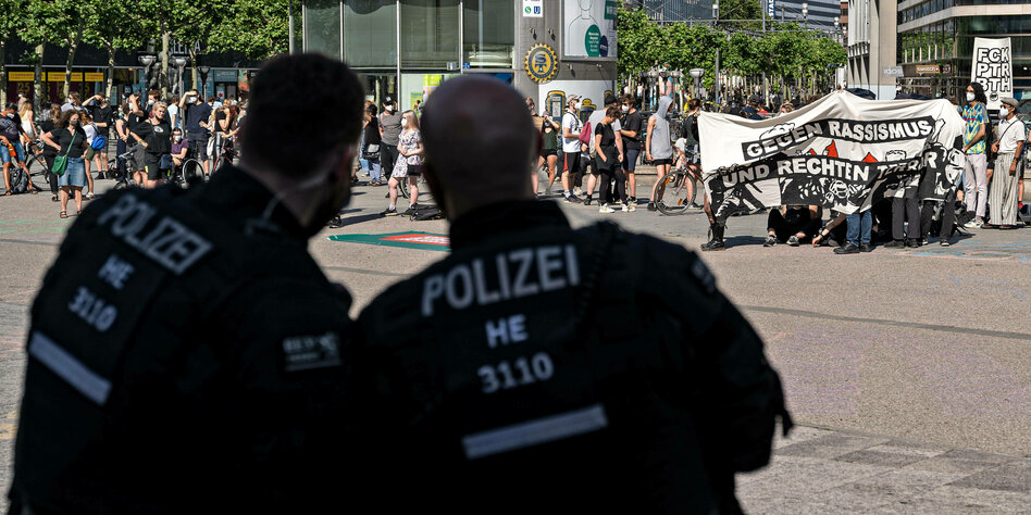 Rechte Chats bei hessischer Polizei: Schlimmer als befürchtet