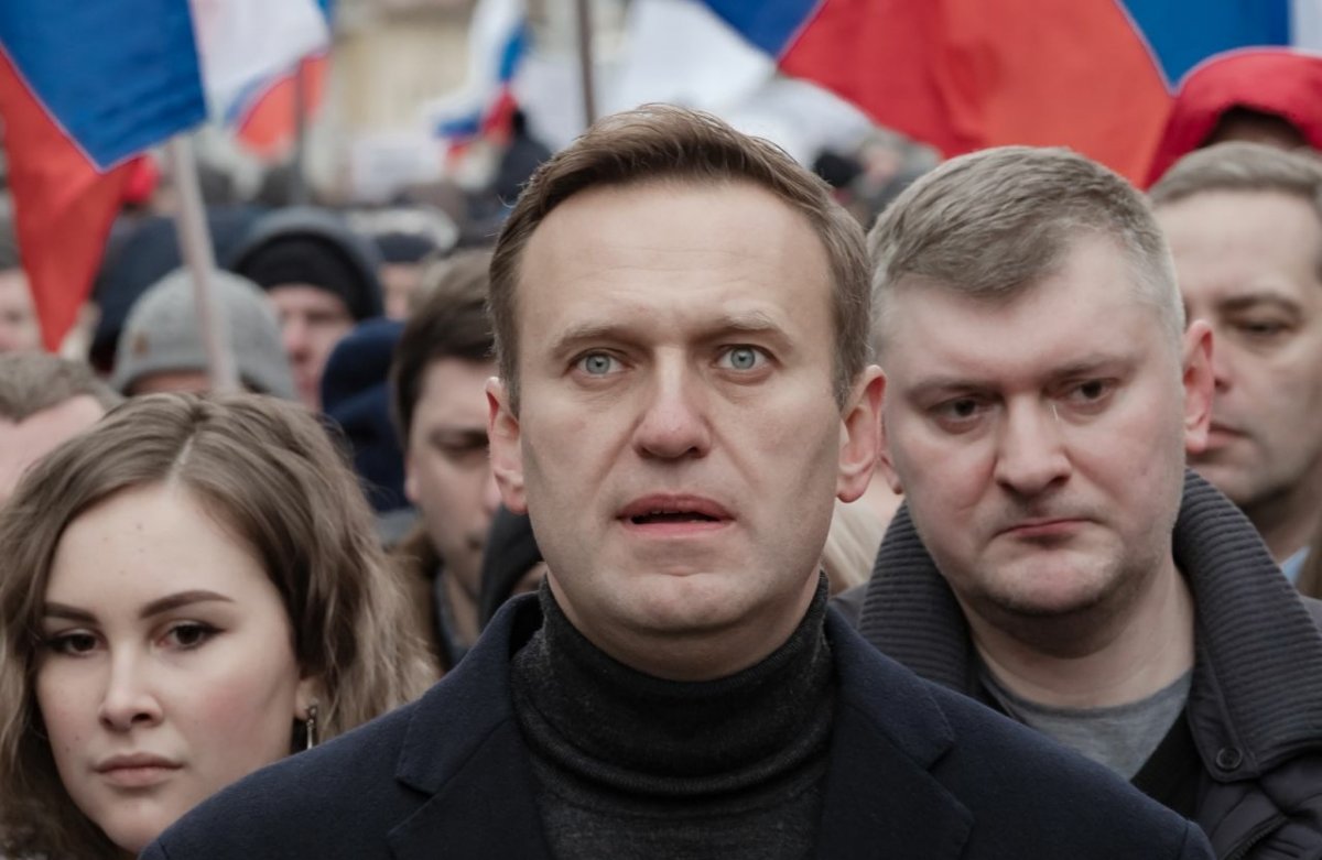 Finanzieren deutsche Botschaftsangestellte Nawalny?