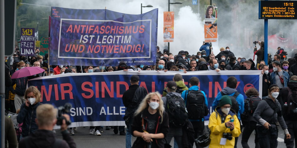 Soli-Demo für Lina E. in Leipzig: Tausende auf der Straße