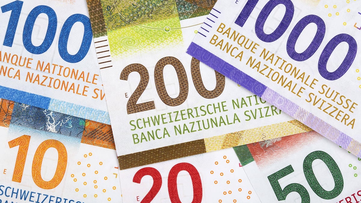 Fast drei Viertel der Schweizer wollen Noten und Münzen beibehalten