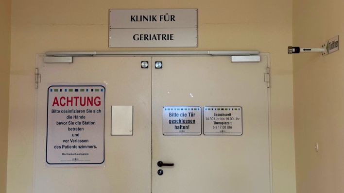 Krankenhaus stoppt Patienten-Besuche auf Geriatrie wegen vieler Corona-Fälle