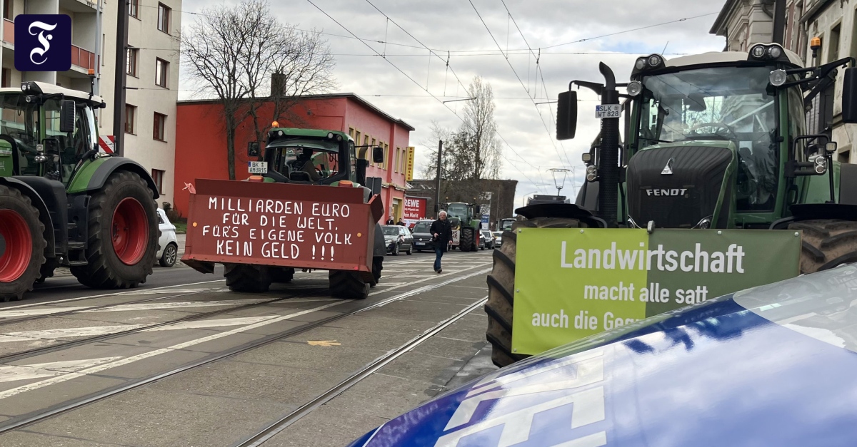 Bauern protestieren vor Veranstaltung mit Ricarda Lang in Magdeburg