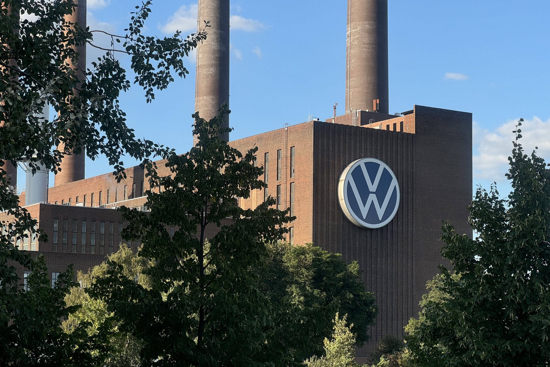 VW investiert weiter massiv ins Ausland - man glaubt einfach nicht mehr an den Standort Deutschland - Apollo News