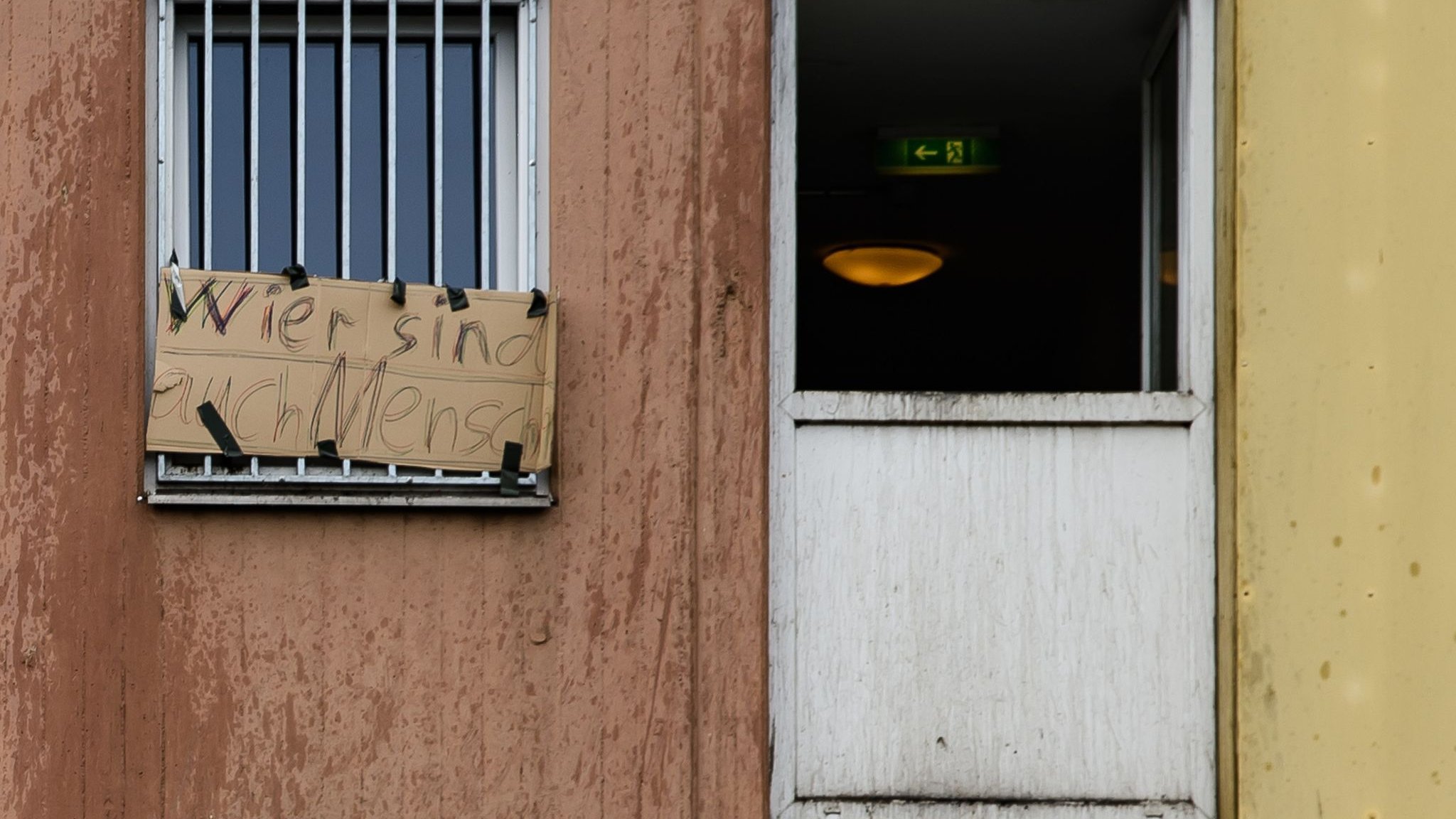 Illegale Wohnblock-Abriegelung - keine Schmerzensgeld-Klagen