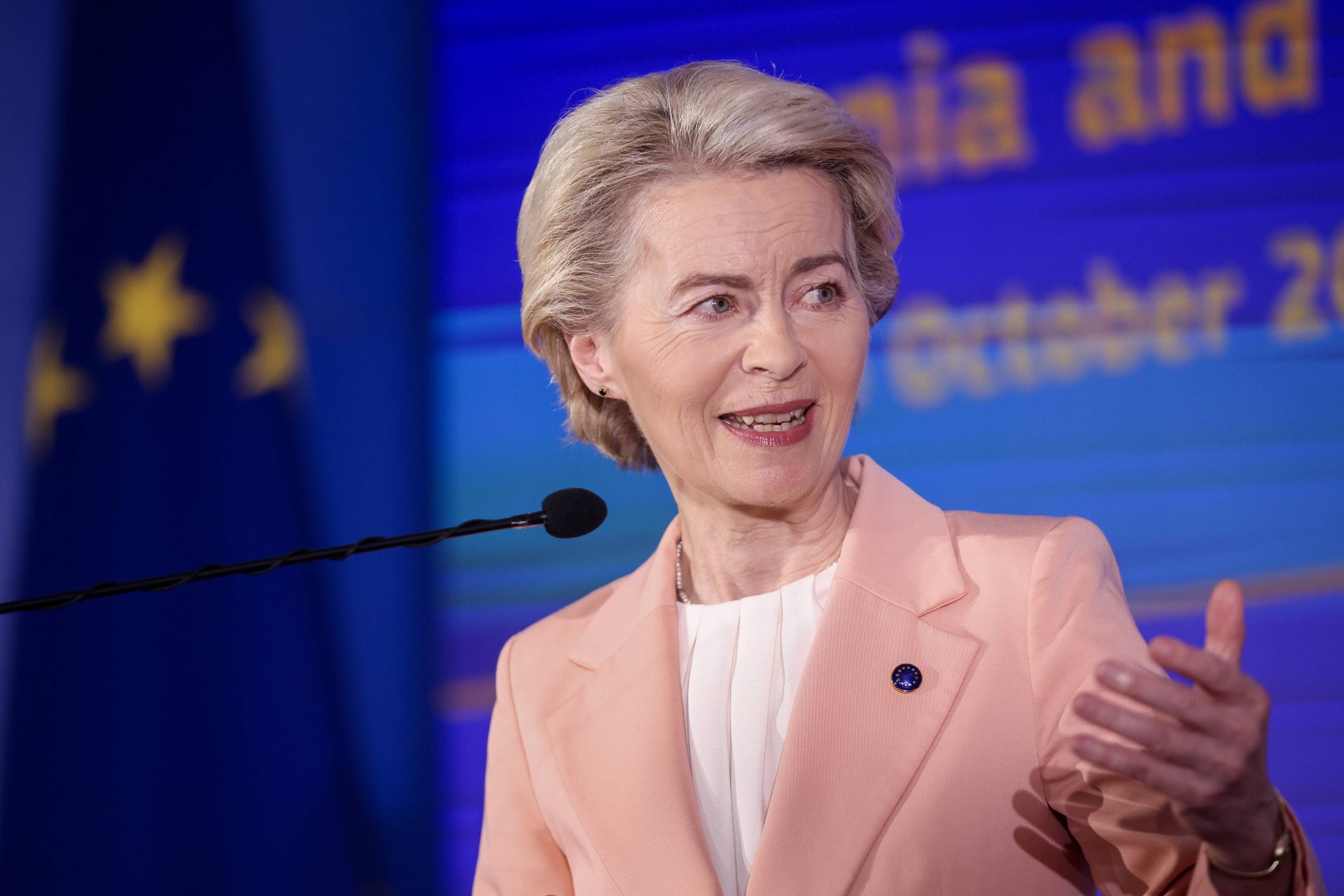 „Rechtsmittel“ eingelegt: Von der Leyen verweigert EU-Parlament Auskunft über Pfizer-Deals - Apollo News