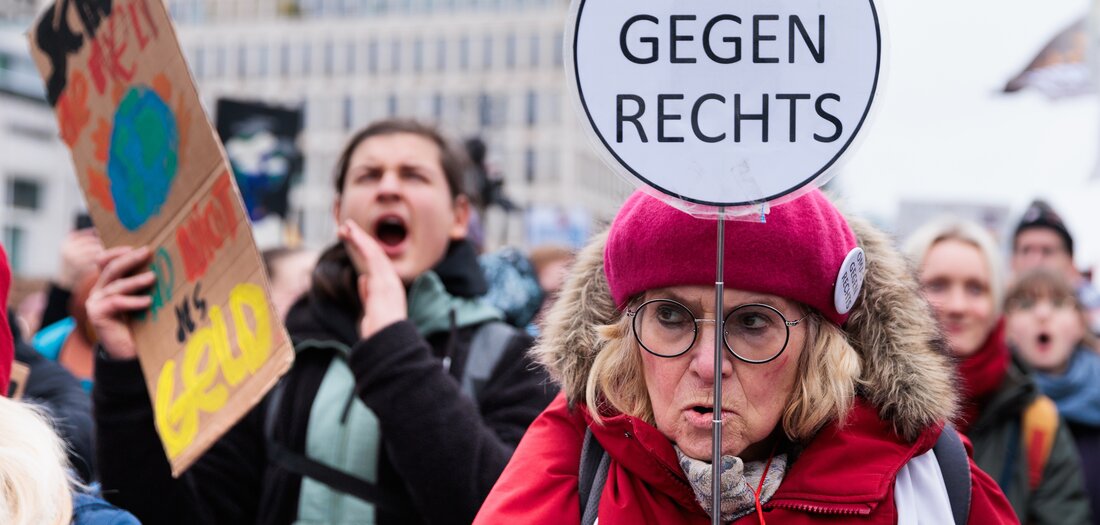 Staatstragender Antifaschismus: Großmütter auf NATO-Linie