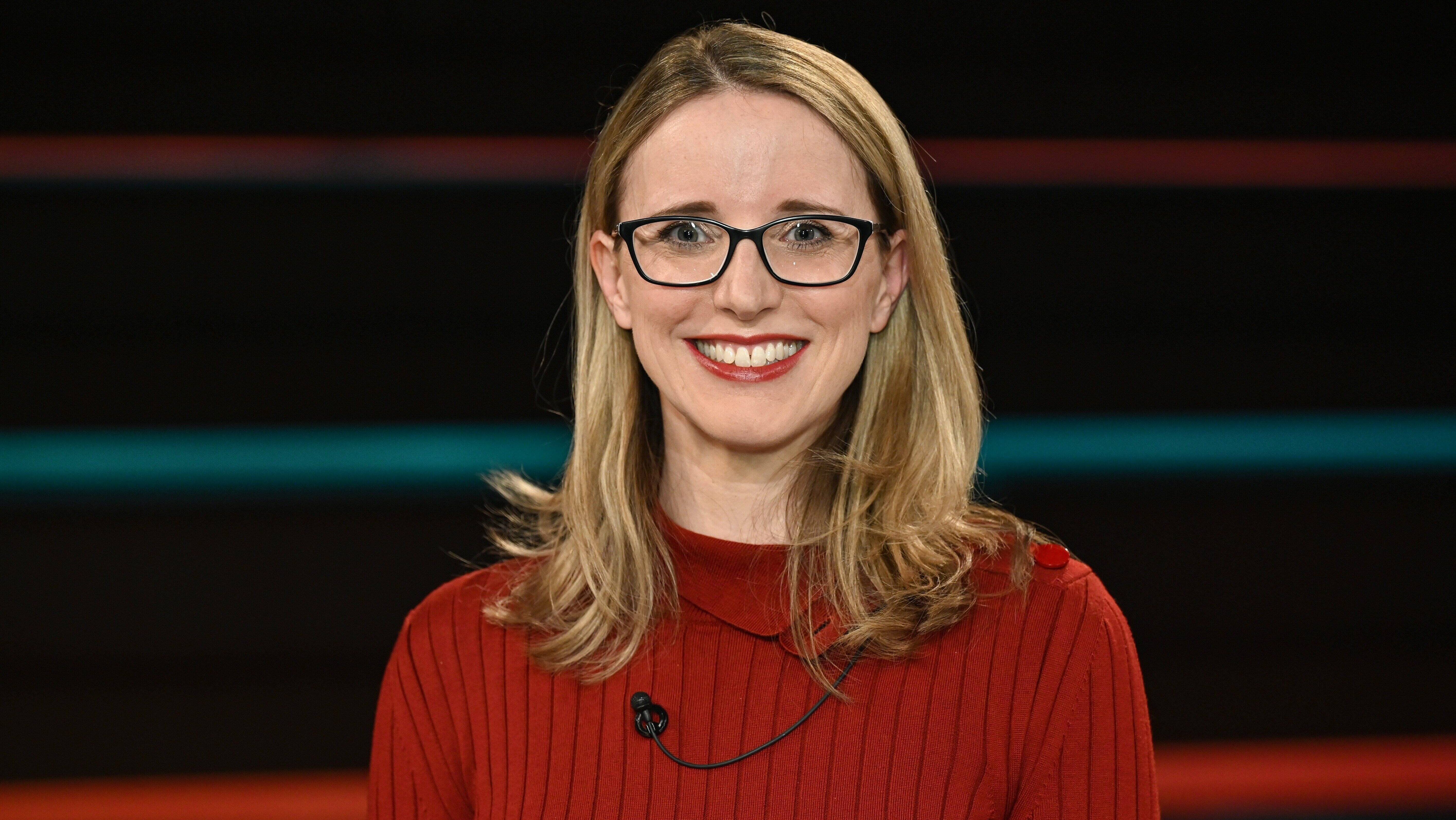 Die Rechtfertigungsblondine ist glücklich – sie darf weiter zur Prime Time lügen