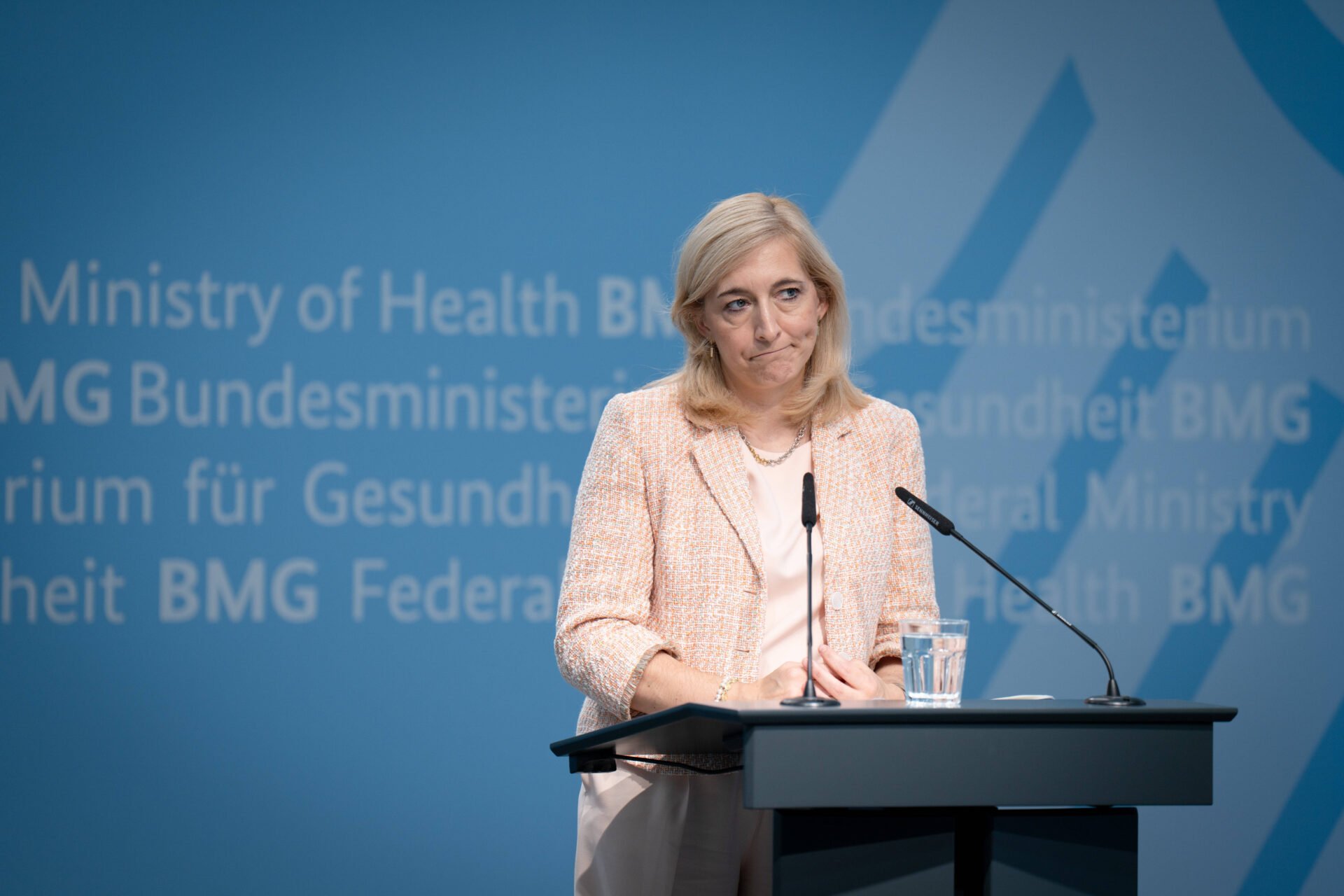Sonderbericht zu Maskendeals: Gesundheitsministerin ließ Passagen schwärzen, die Spahn belasten