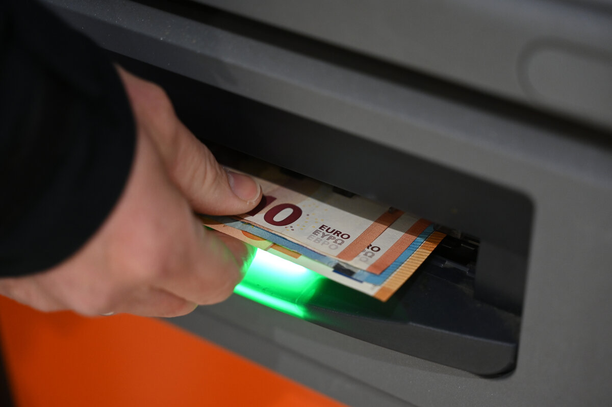Bezahlkarte soll ausgeweitet werden: Erst Geflüchtete, dann Deutsche