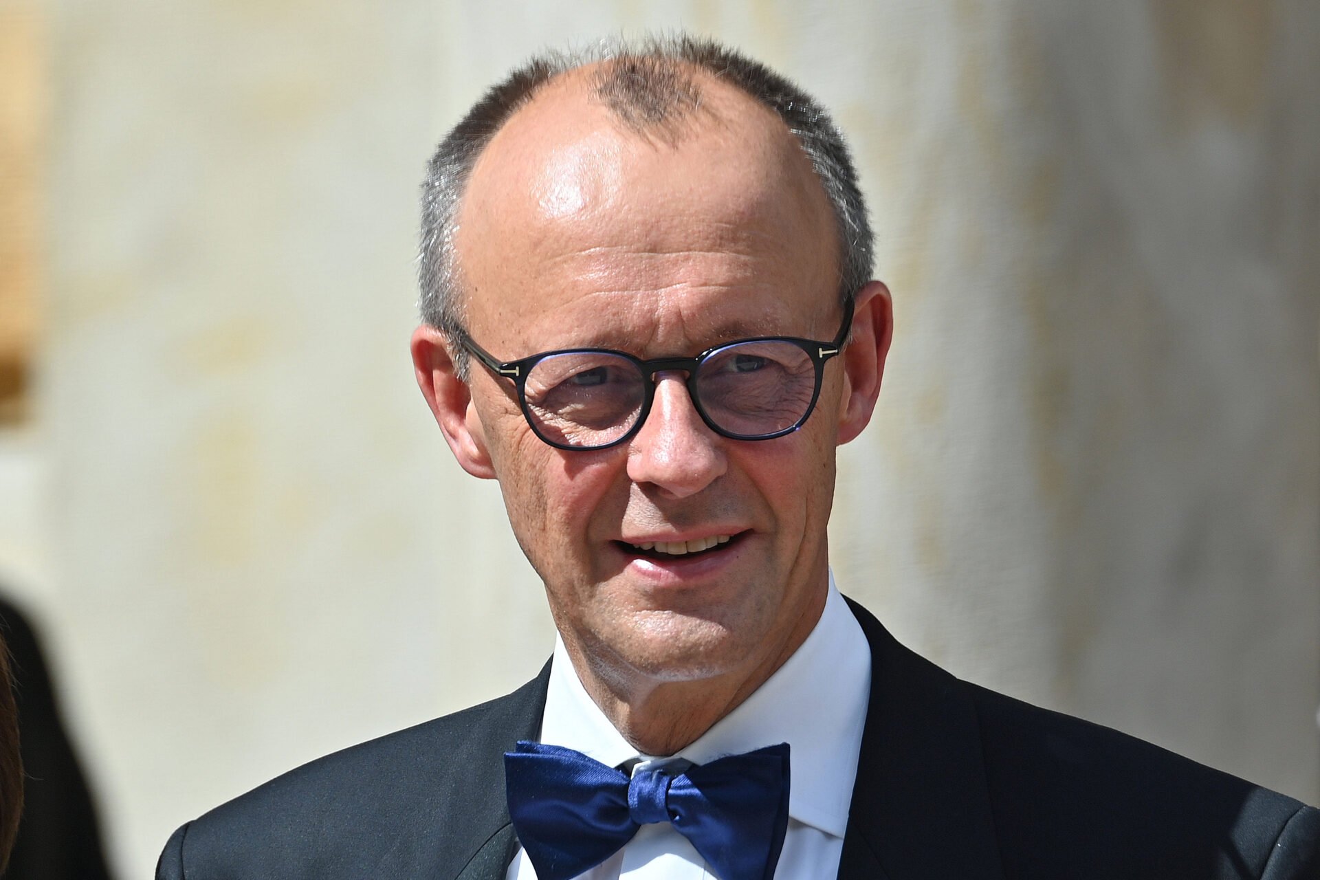 Unter Bundeskanzler Friedrich Merz werden weiterhin NGOs finanziert.